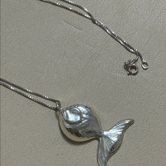 Beautiful Sterling Silver 925 Fish Pendant Necklace chain size 16’ - Picture 6 of 17